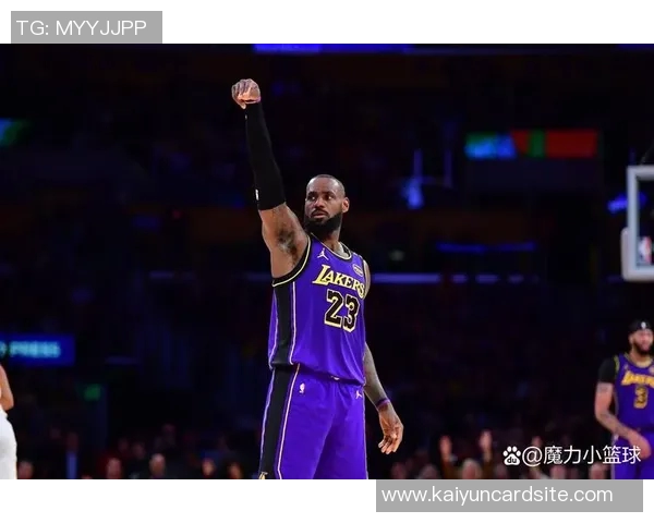 他以2米36的惊人高度轻松扣篮创下美国大学篮球历史新纪录